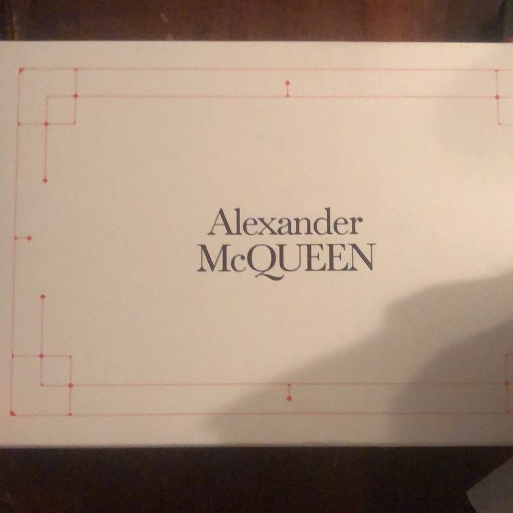Alexander McQueen Oversized
Black Lux Gloss